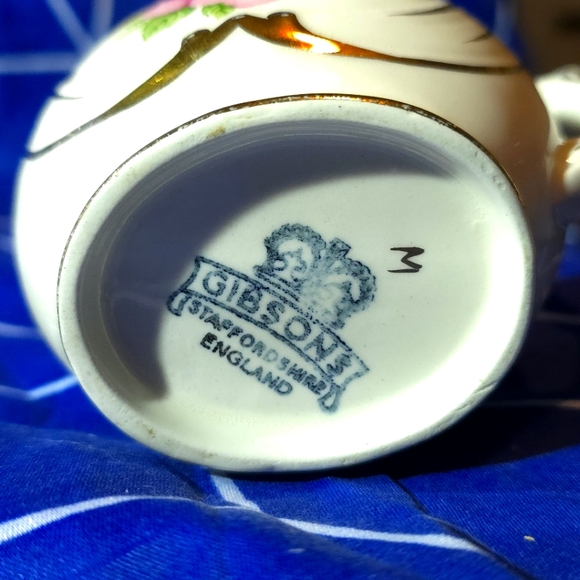 Gibsons Tea and Creamer set (roses) - Picture 4 of 5